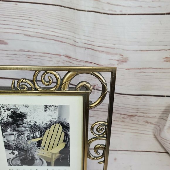 Mason Lane 4x6 Embossed Spiral Metal Bronze Frame - Picture 3 of 8
